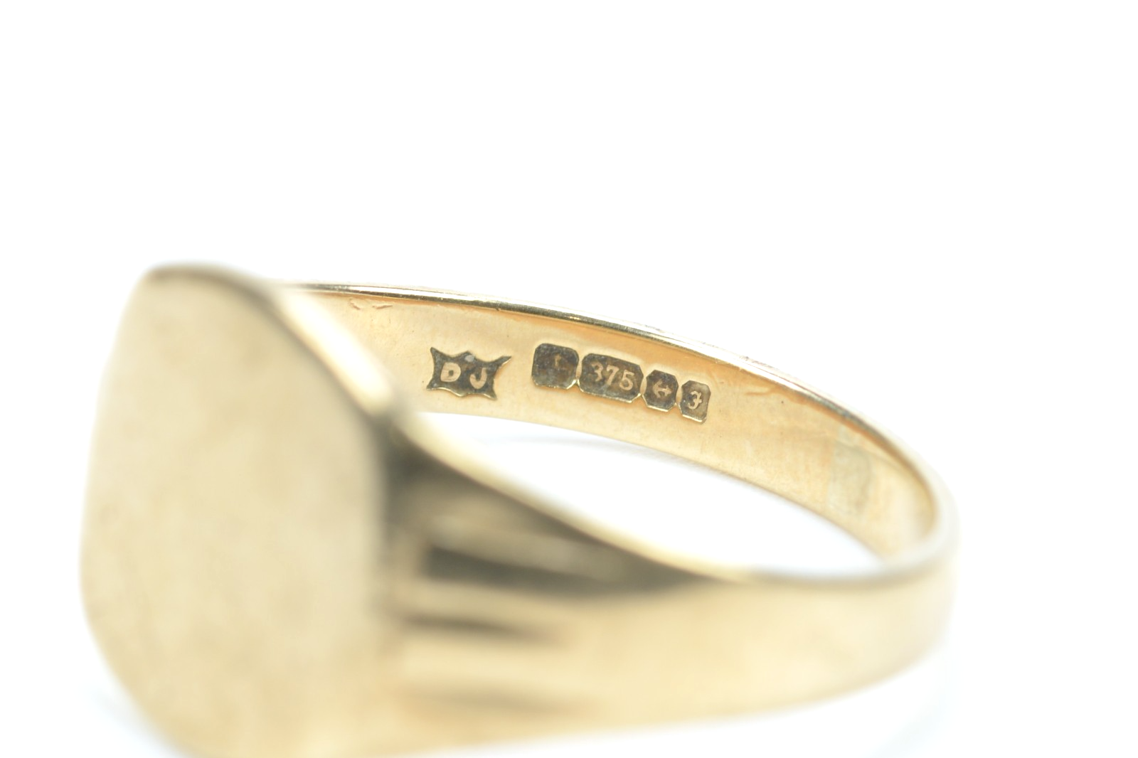 9ct Yellow Gold Blank Signet Ring - Size S - 4.37g