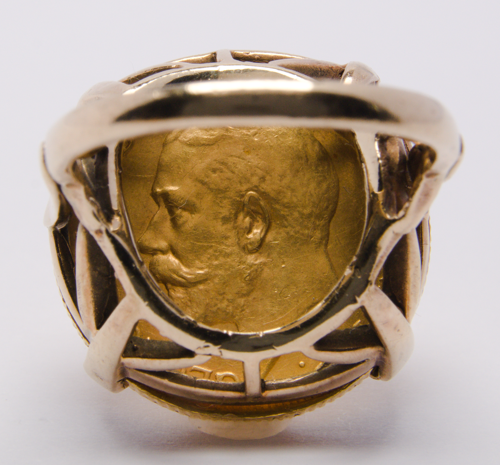 1915 Gold Full Sovereign & 9ct Ring Mount - Size O - 13.62g