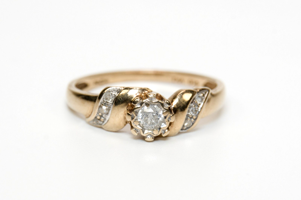 9ct Yellow Gold & Diamond Engagement Ring - Size N - 1.78g