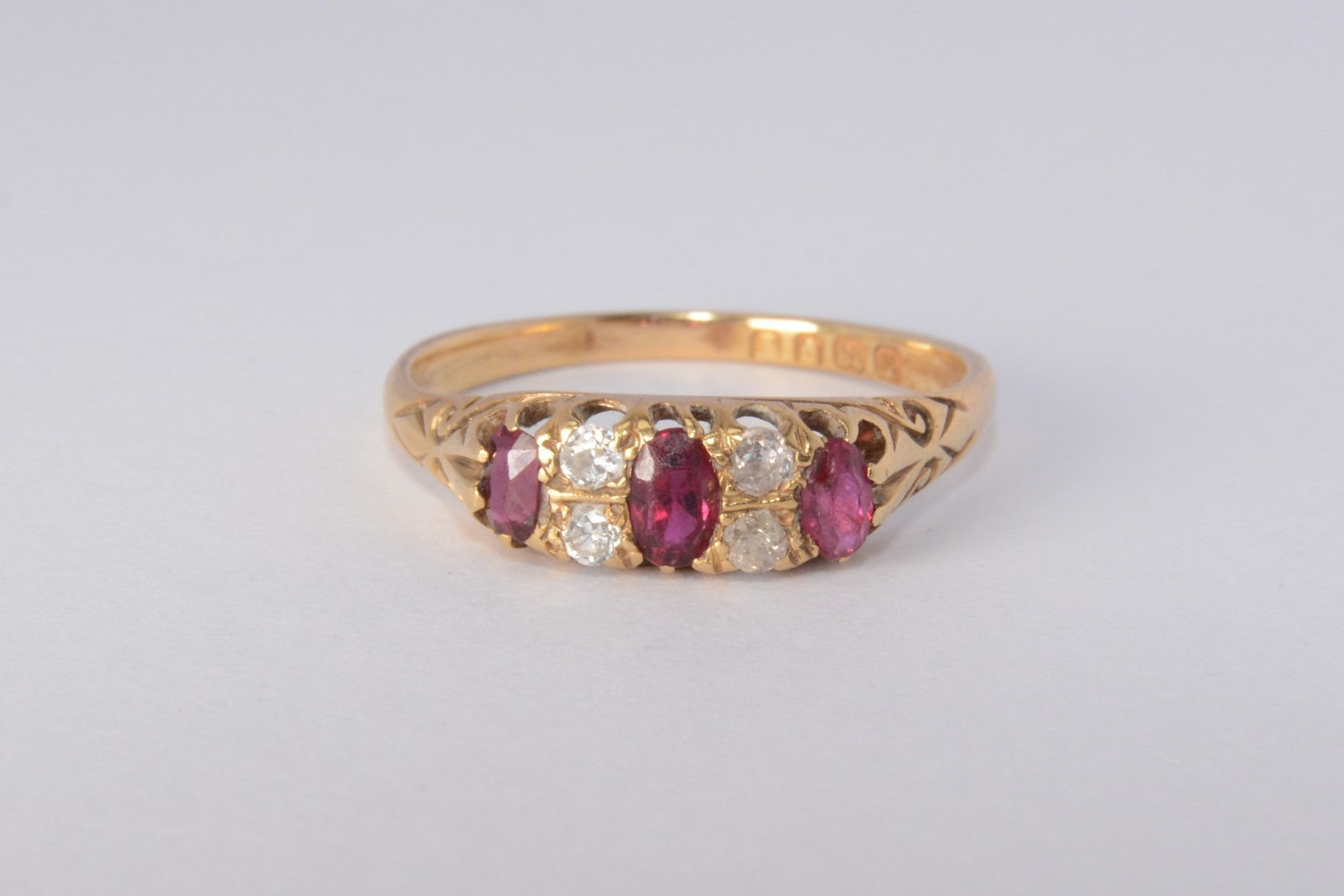 18ct Yellow Gold Ruby & Diamond Ring - 2.72g - Size Q