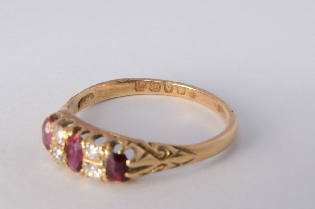 18ct Yellow Gold Ruby & Diamond Ring - 2.72g - Size Q