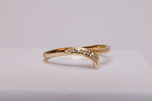 18ct Yellow Gold & Diamond Ring - Size M¹/² - 1.74g