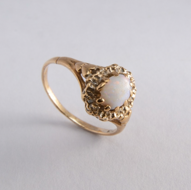 9ct Yellow Gold - Opal & Diamond Vintage Ring - Size N - 1.77g