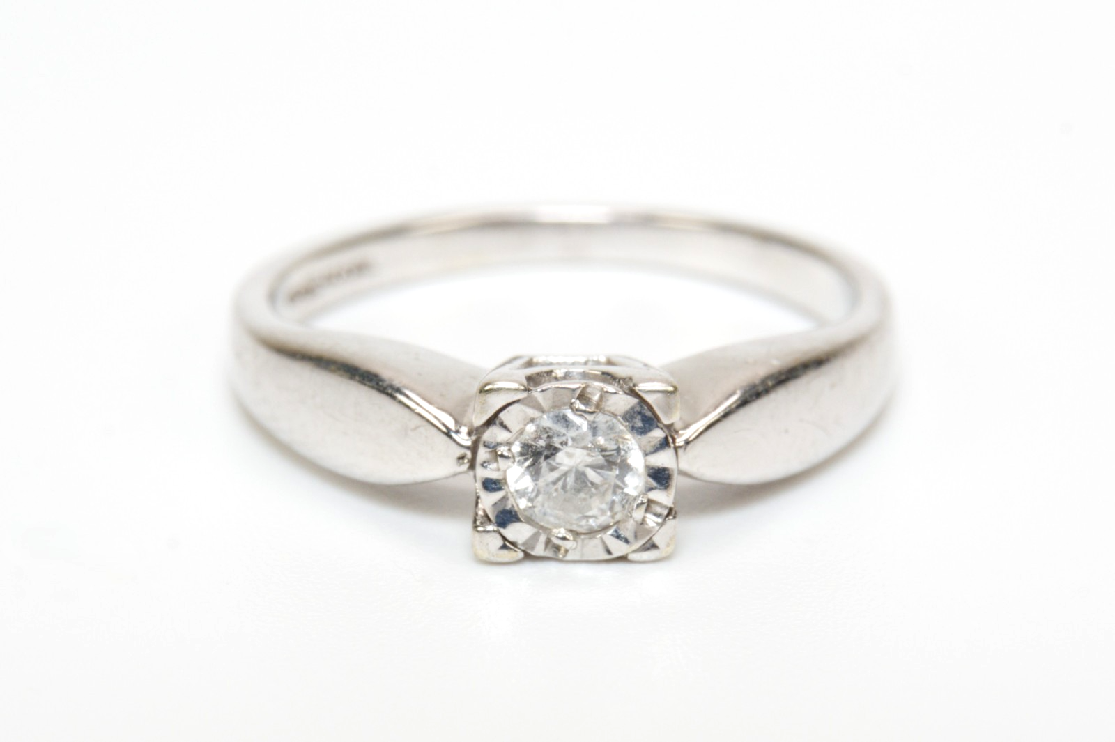 9ct White Gold & Diamond Engagement Ring - Size I - 2.26g