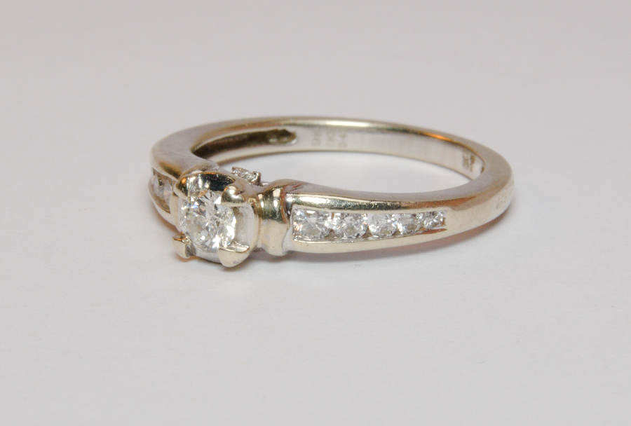 9ct White Gold Diamond Ring - Size O - 0.40ct - 3.13g