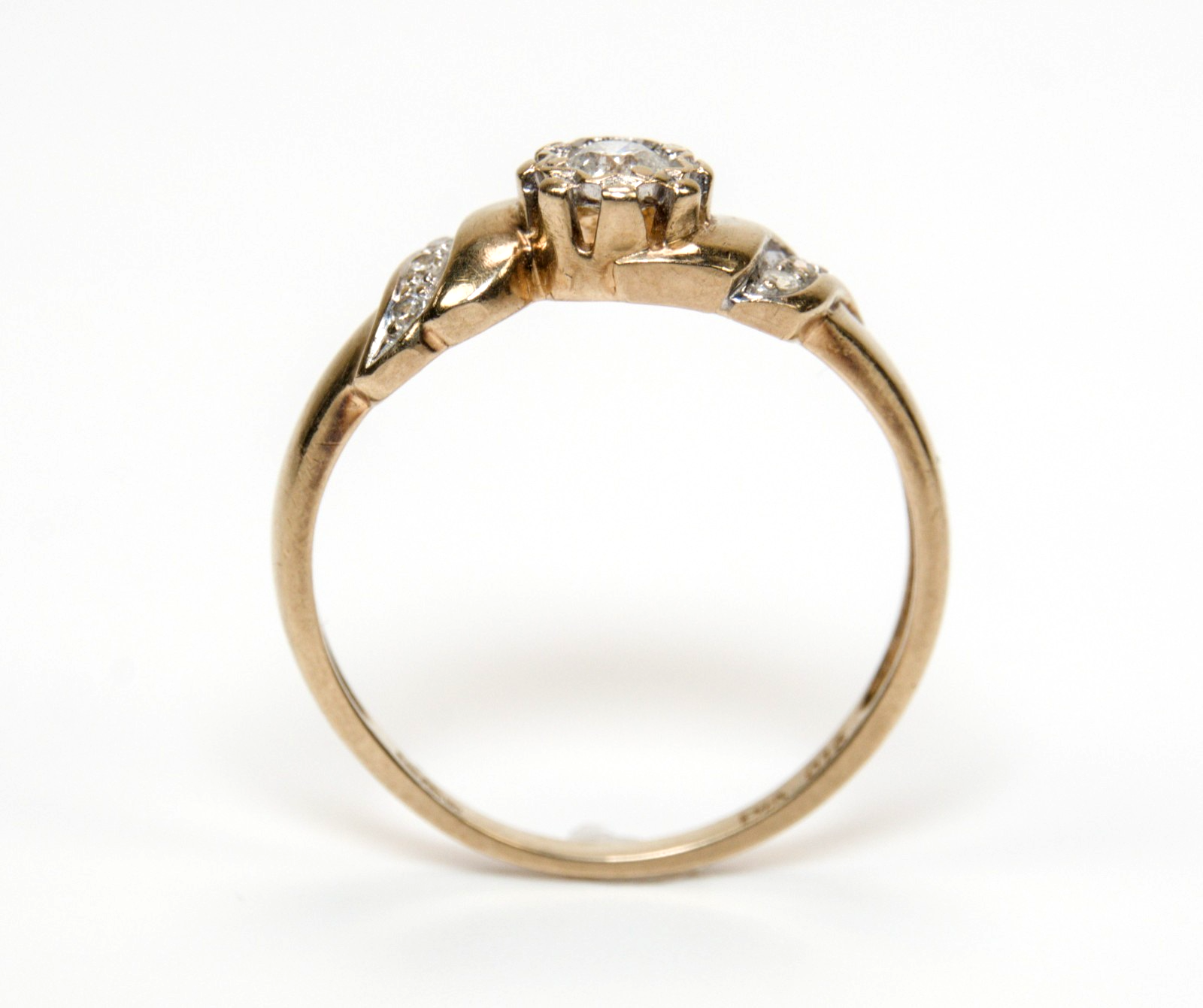9ct Yellow Gold & Diamond Engagement Ring - Size N - 1.78g