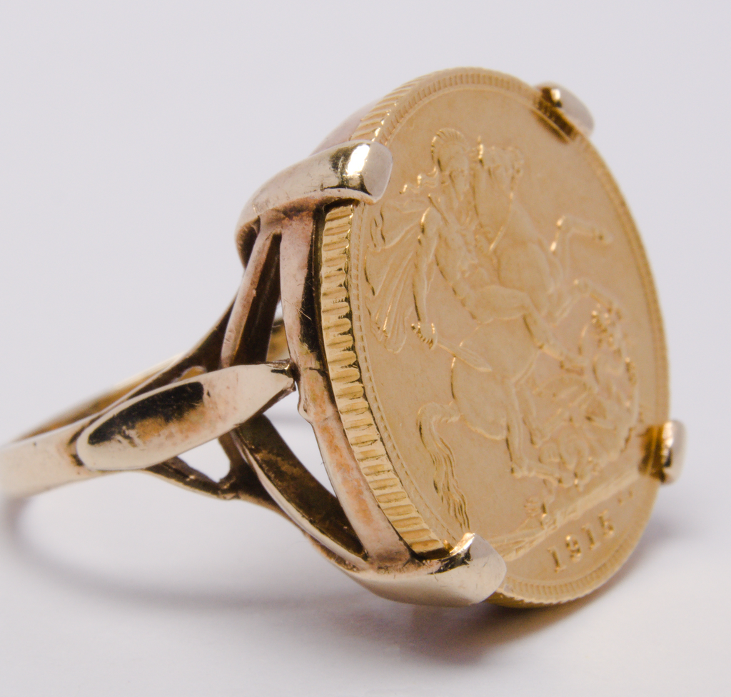1915 Gold Full Sovereign & 9ct Ring Mount - Size O - 13.62g