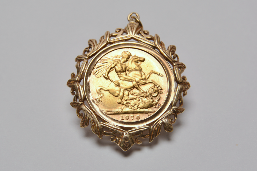 1976 Gold Full Sovereign 9ct Pendant - 11.46g