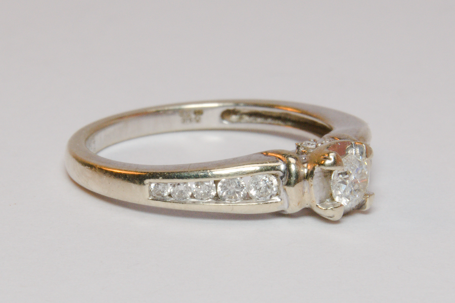 9ct White Gold Diamond Ring - Size O - 0.40ct - 3.13g