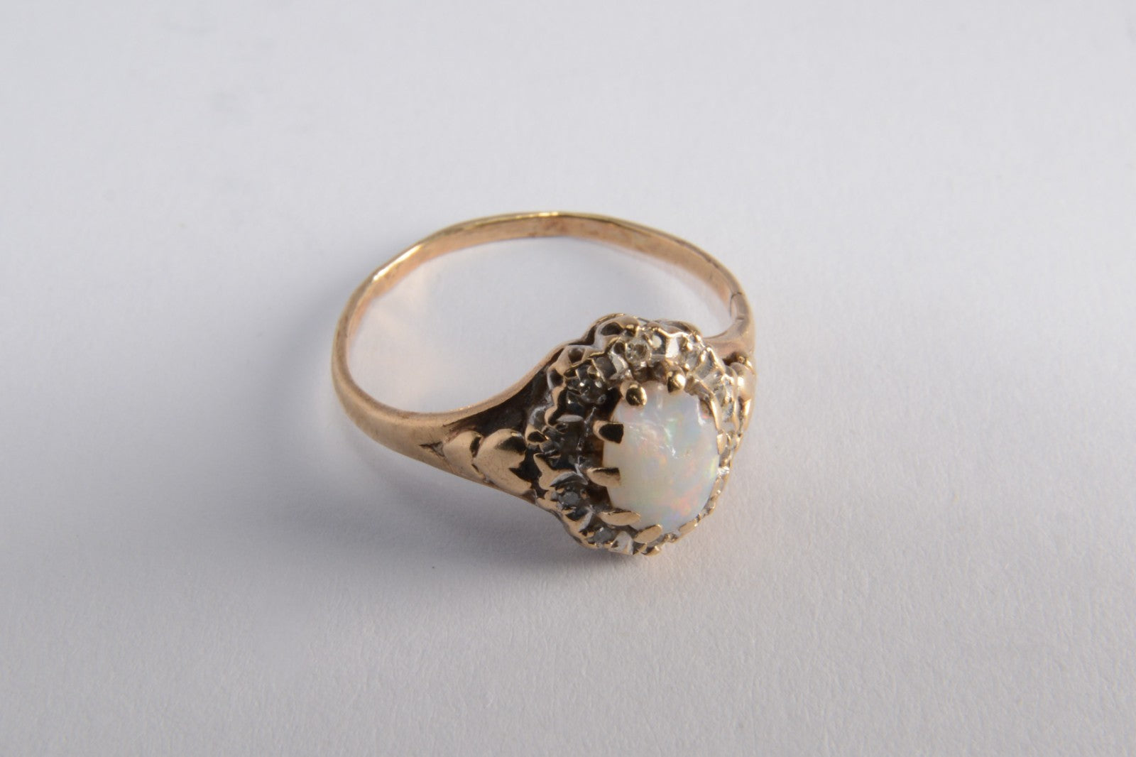9ct Yellow Gold - Opal & Diamond Vintage Ring - Size N - 1.77g