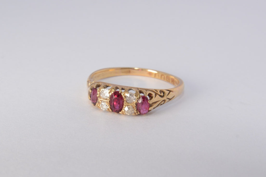 18ct Yellow Gold Ruby & Diamond Ring - 2.72g - Size Q