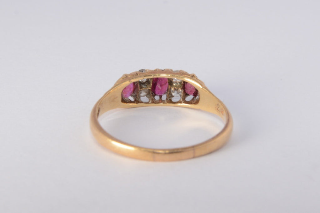 18ct Yellow Gold Ruby & Diamond Ring - 2.72g - Size Q