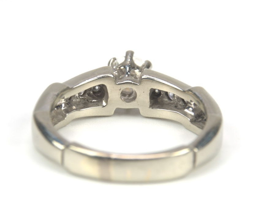 18ct White Gold & Diamond Ring - Size O - 0.70ct - 6.61g