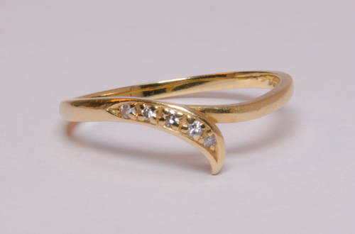 18ct Yellow Gold & Diamond Ring - Size M¹/² - 1.74g