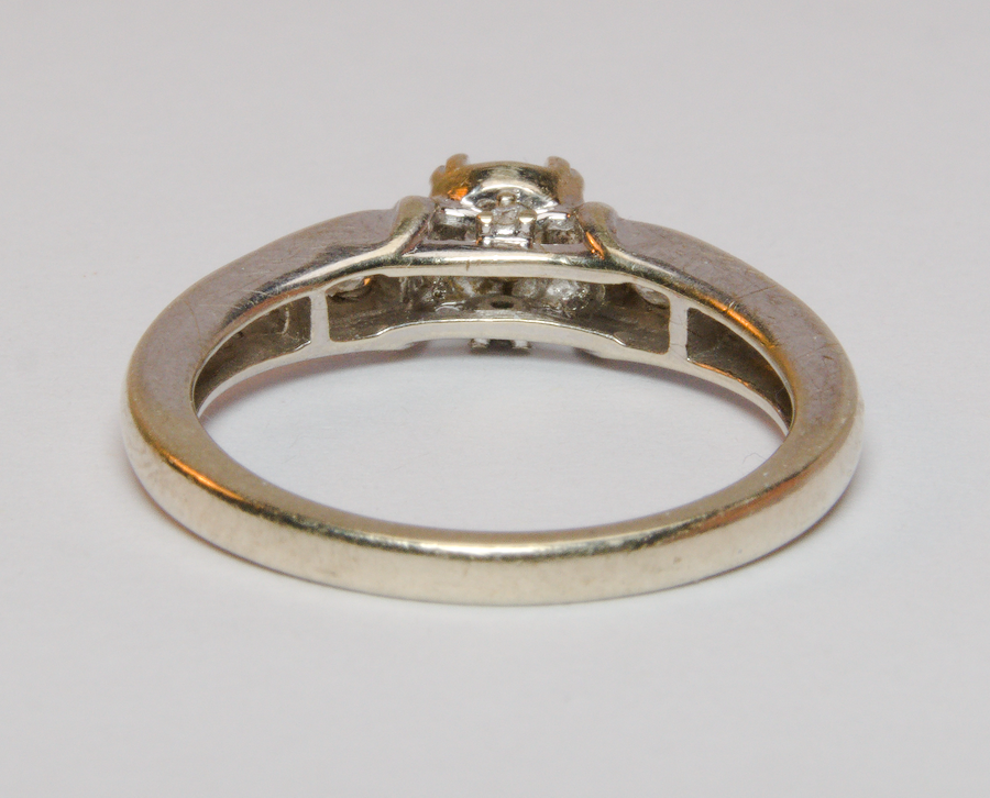 9ct White Gold Diamond Ring - Size O - 0.40ct - 3.13g