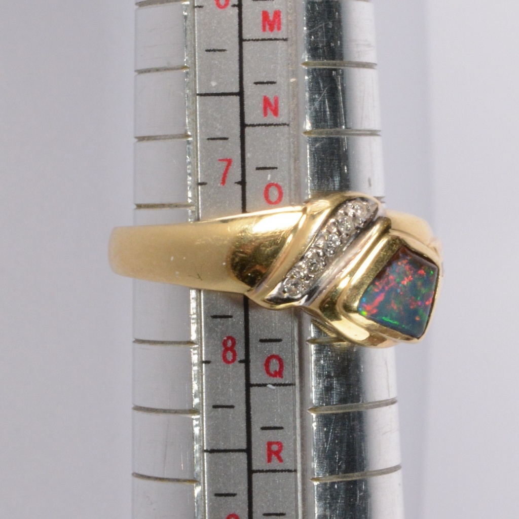 18ct Yellow Gold - Diamond & Australian Opal Ring - Size P - 5.19g