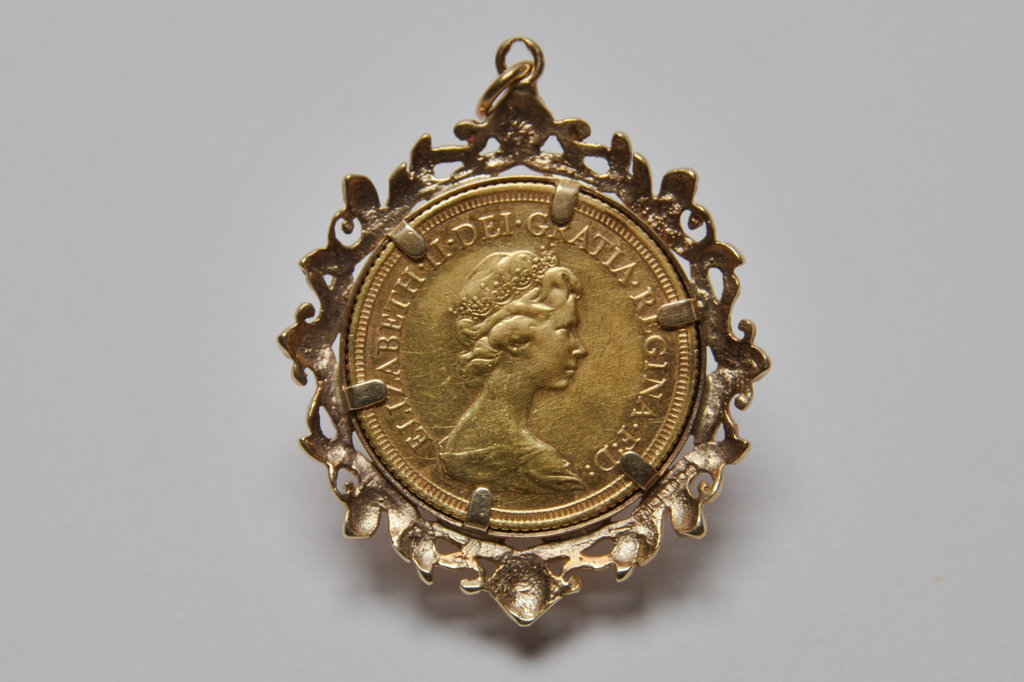 1976 Gold Full Sovereign 9ct Pendant - 11.46g