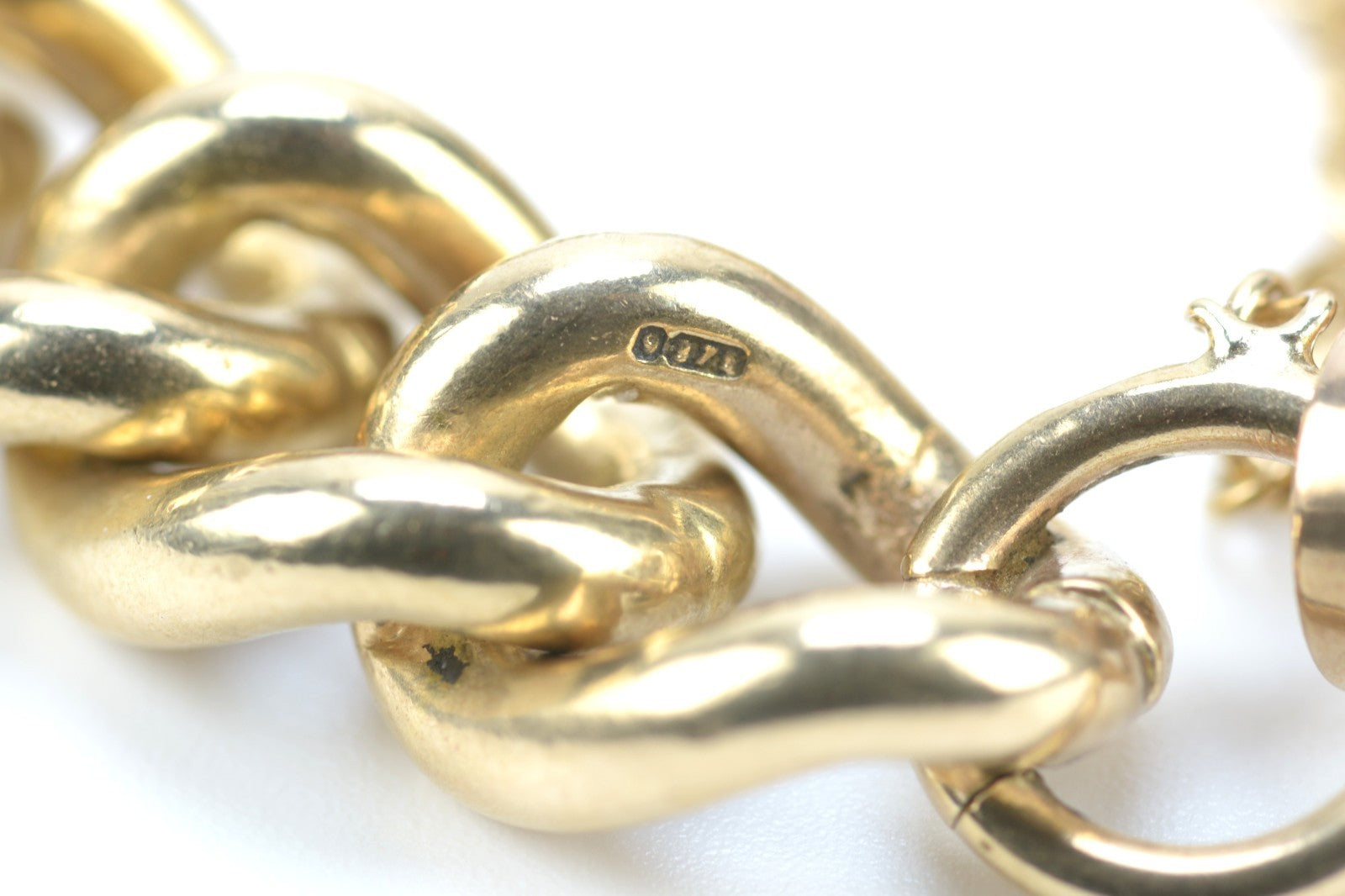 9ct Yellow Gold Curb Link Padlock Bracelet – 7&1/4" – 60.25g