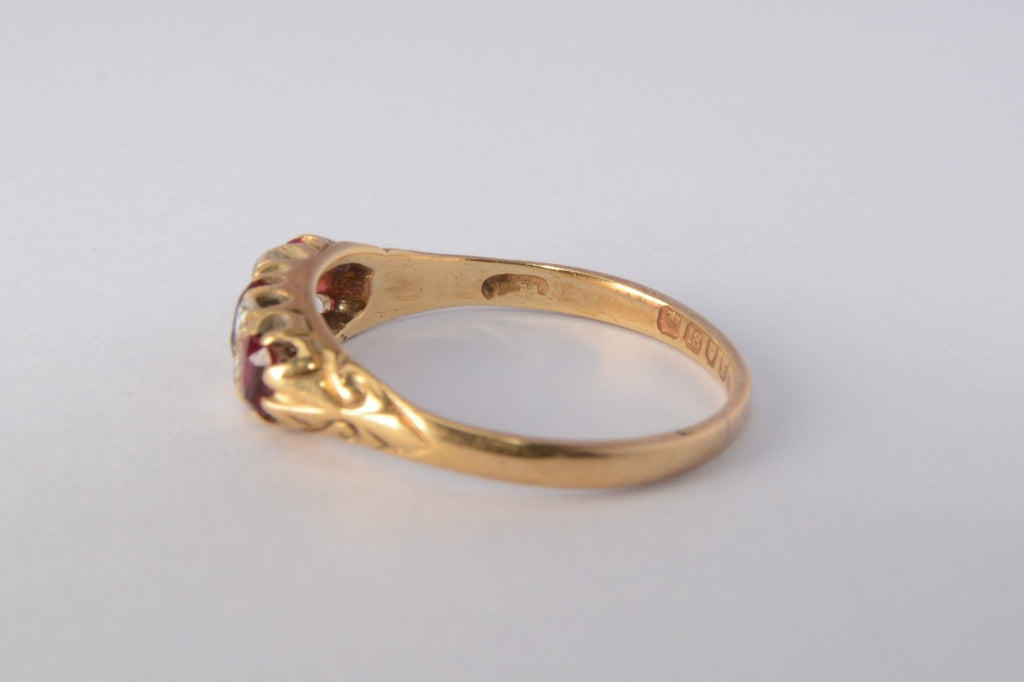 18ct Yellow Gold Ruby & Diamond Ring - 2.72g - Size Q
