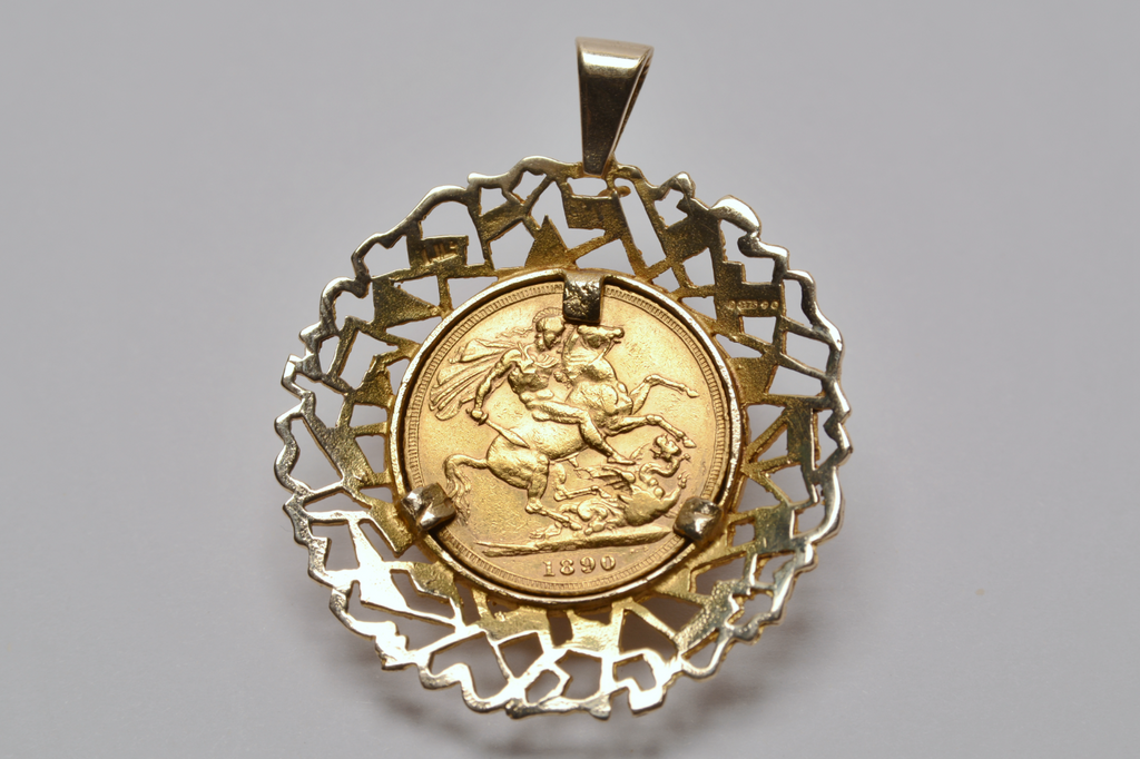 1890 Gold Full Sovereign 9ct Pendant - 13.52g
