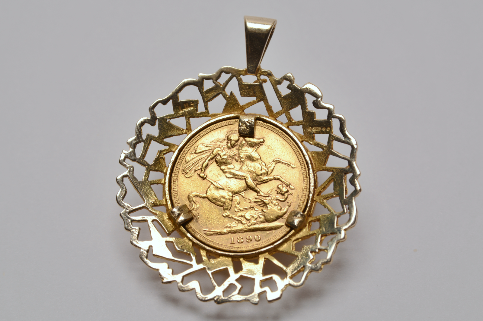 1890 Gold Full Sovereign 9ct Pendant - 13.52g