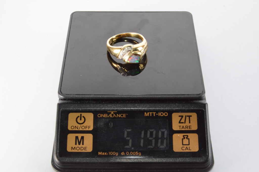 18ct Yellow Gold - Diamond & Australian Opal Ring - Size P - 5.19g