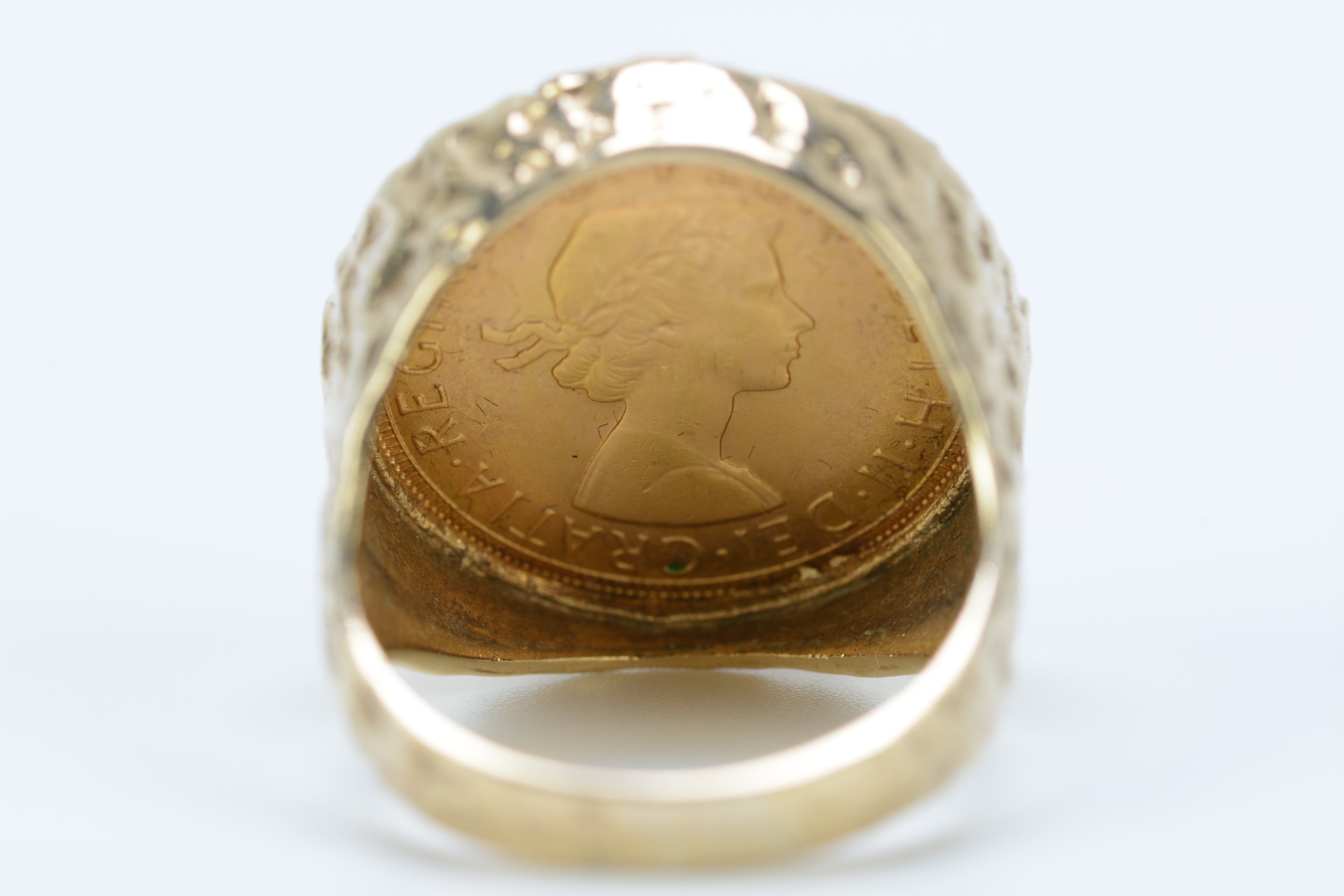 1967 Gold Full Sovereign Ring 9ct Mount Size - S1/2 - 14.5 Grams