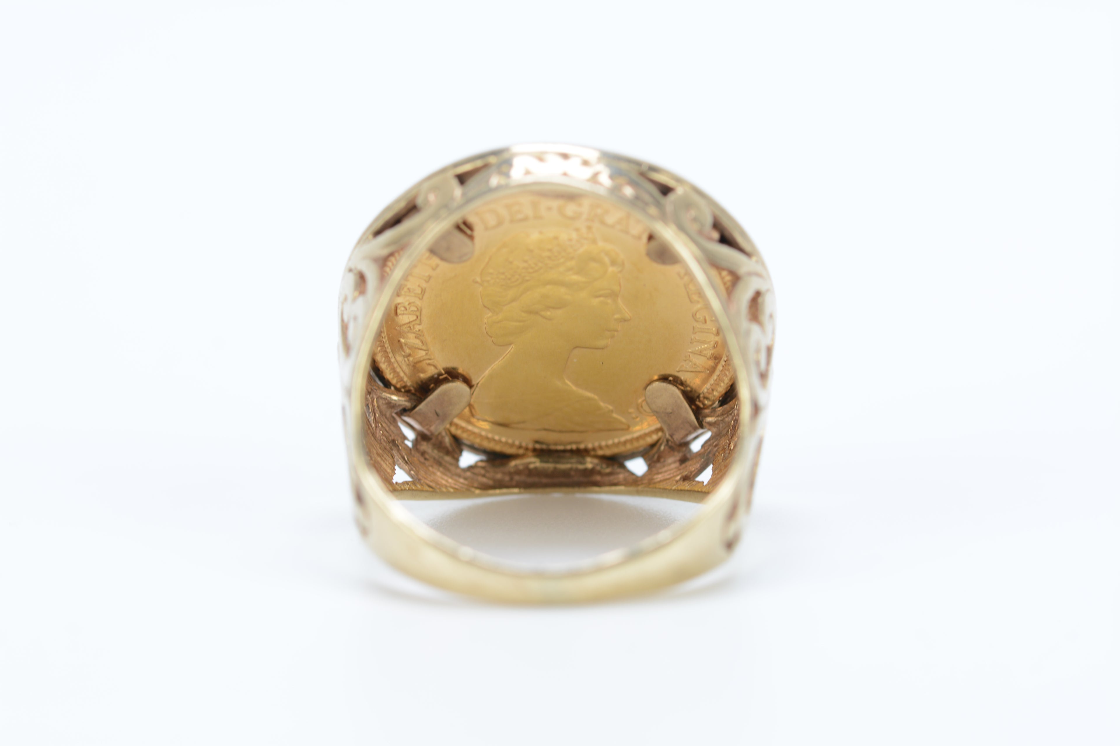 1982 Gold Half Sovereign Ring 9ct Mount Size M 1/2 8.1 Grams