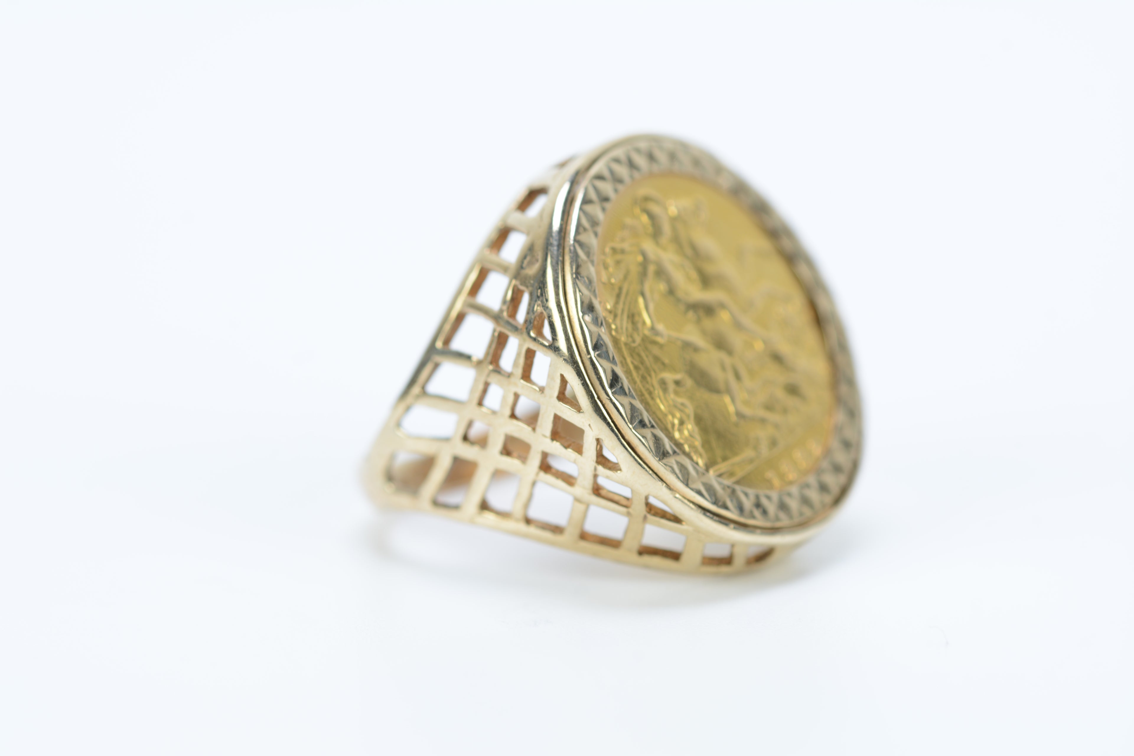 1982 Gold Half Sovereign Ring 9ct Mount - Size M - 7.37 Grams