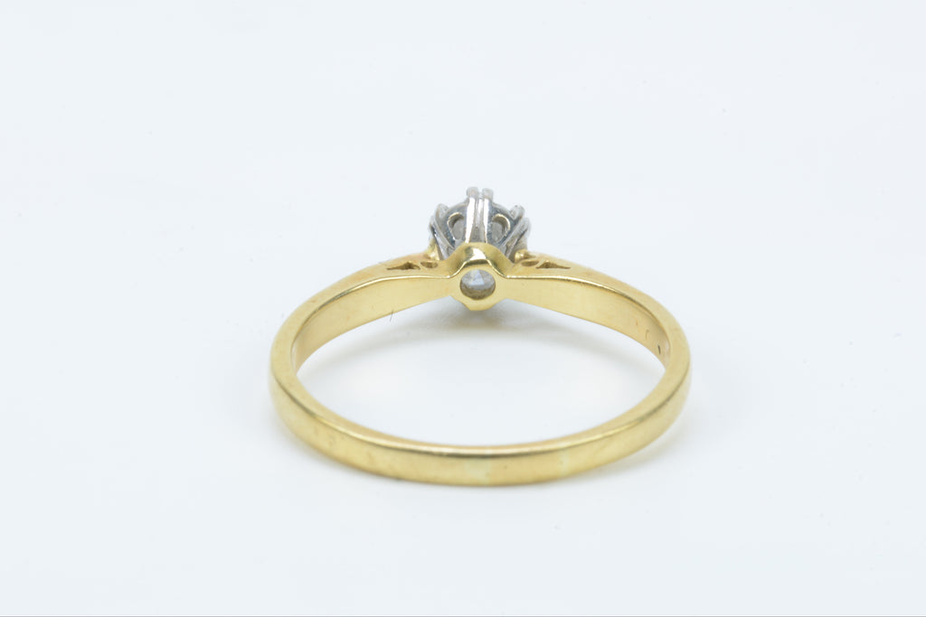 9ct Yellow Gold & Diamond Ring - Size R - 3.1g