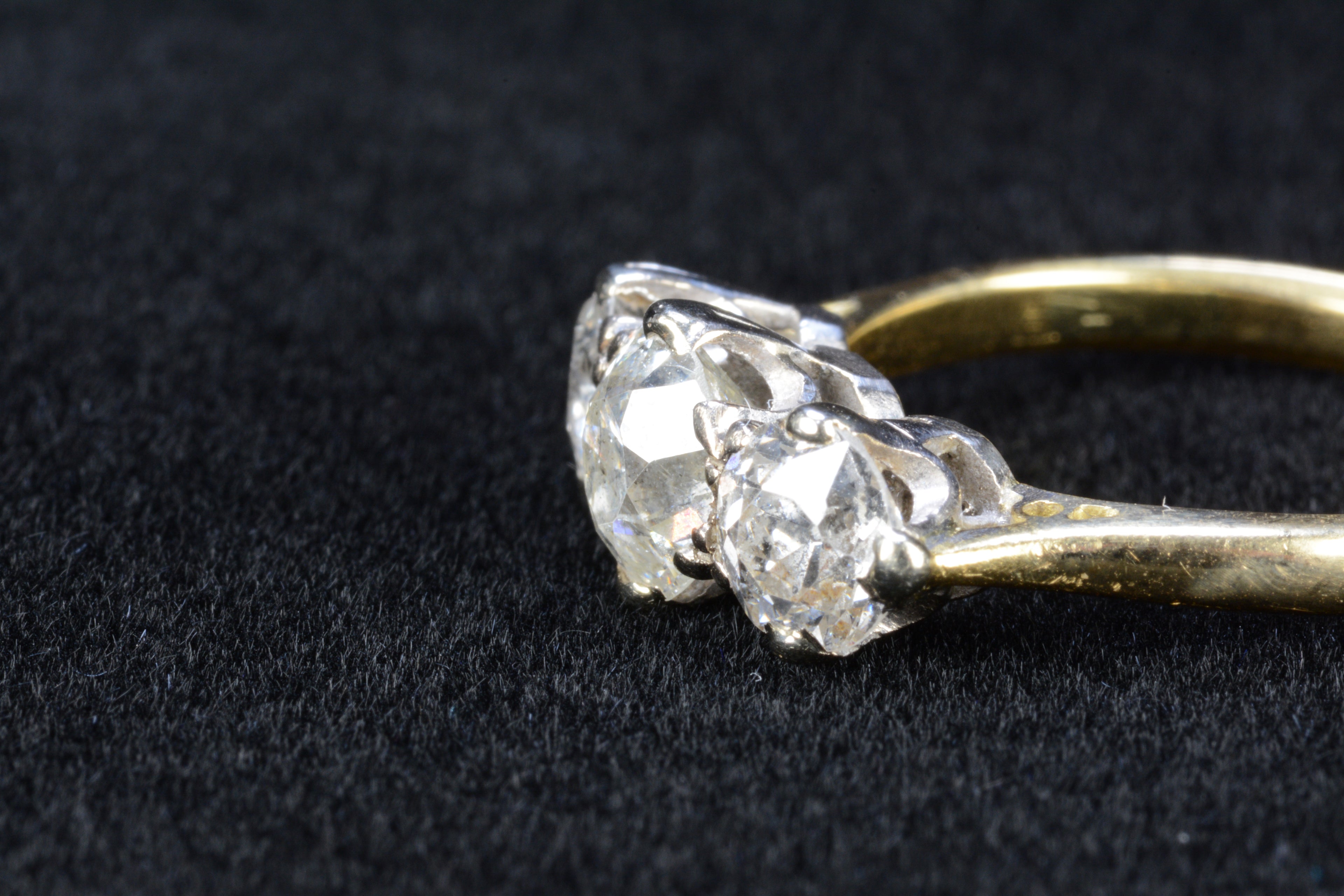 18ct Yellow & White Gold Diamond Ring - Size N - 1.9ct - 3.95g