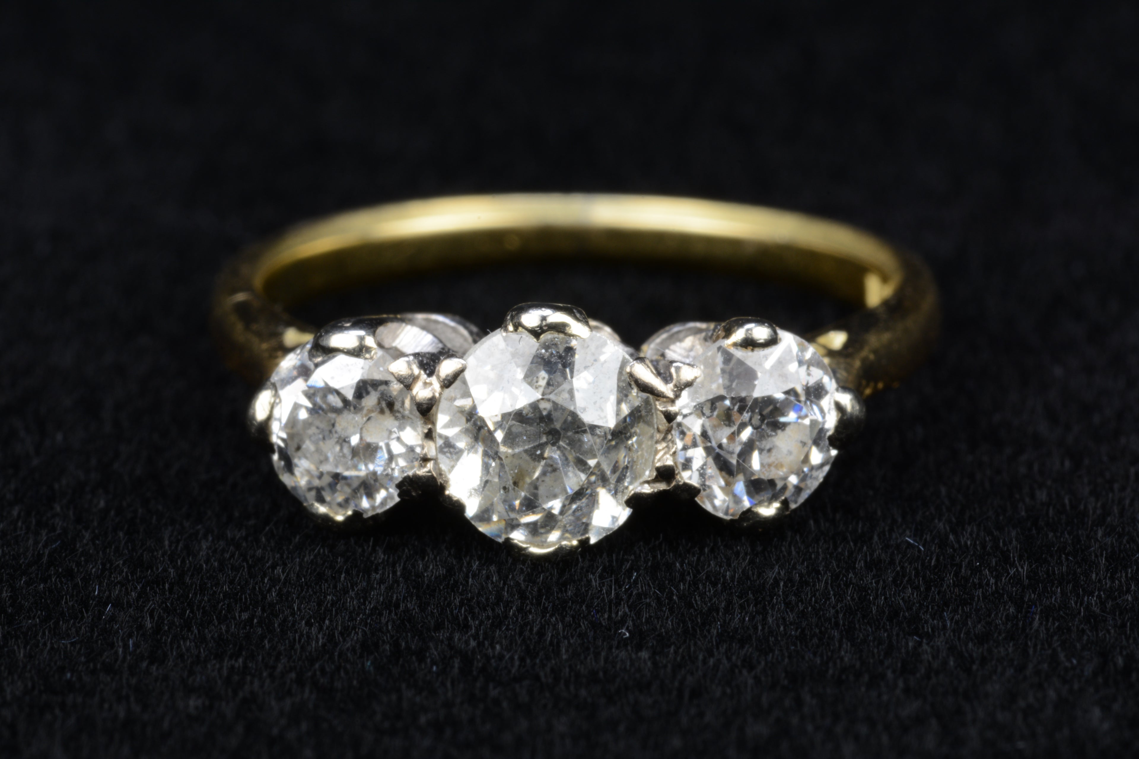 18ct Yellow & White Gold Diamond Ring - Size N - 1.9ct - 3.95g