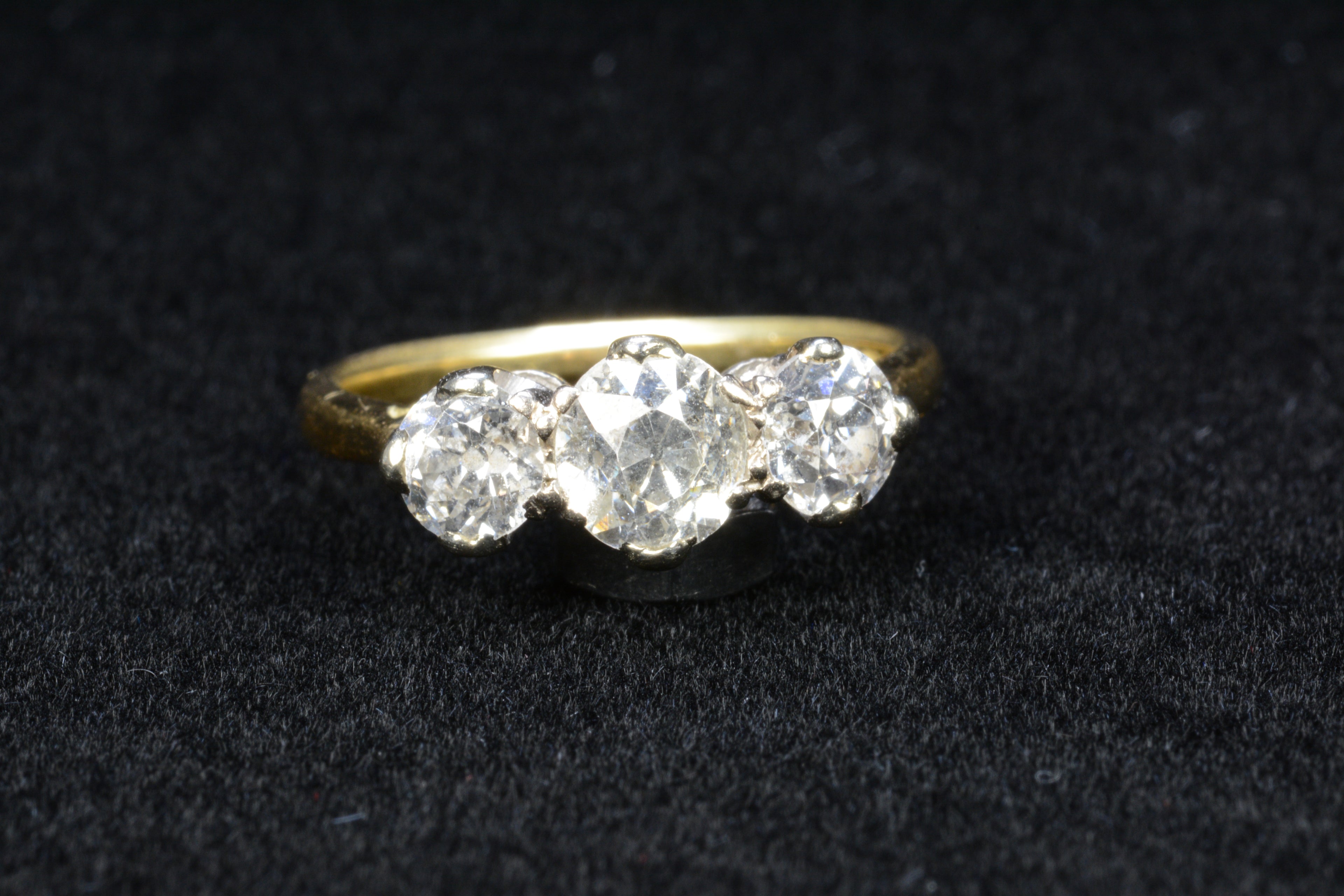 18ct Yellow & White Gold Diamond Ring - Size N - 1.9ct - 3.95g